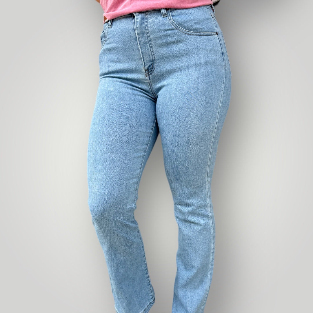 High Rise 90’s Straight Leg Jean