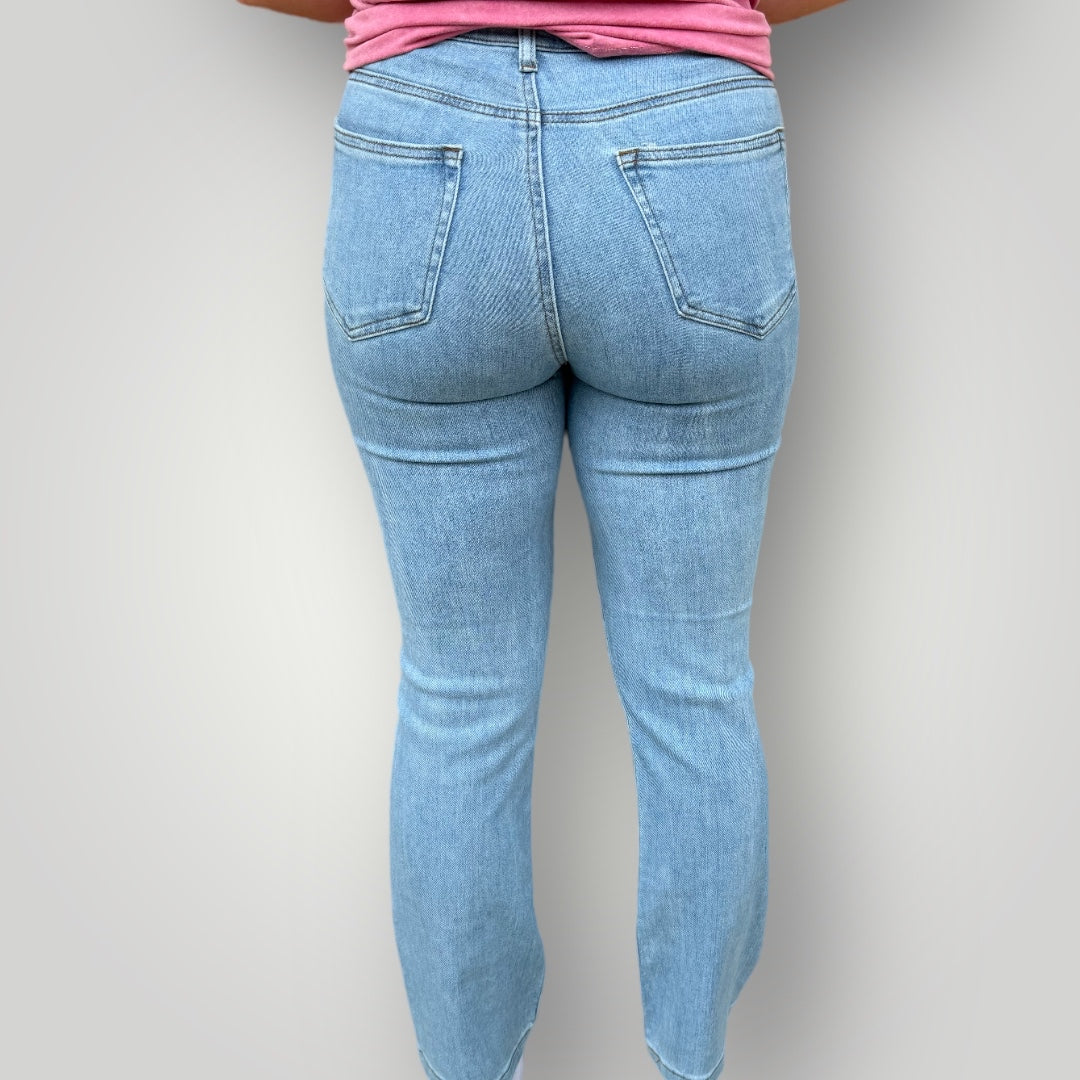 High Rise 90’s Straight Leg Jean